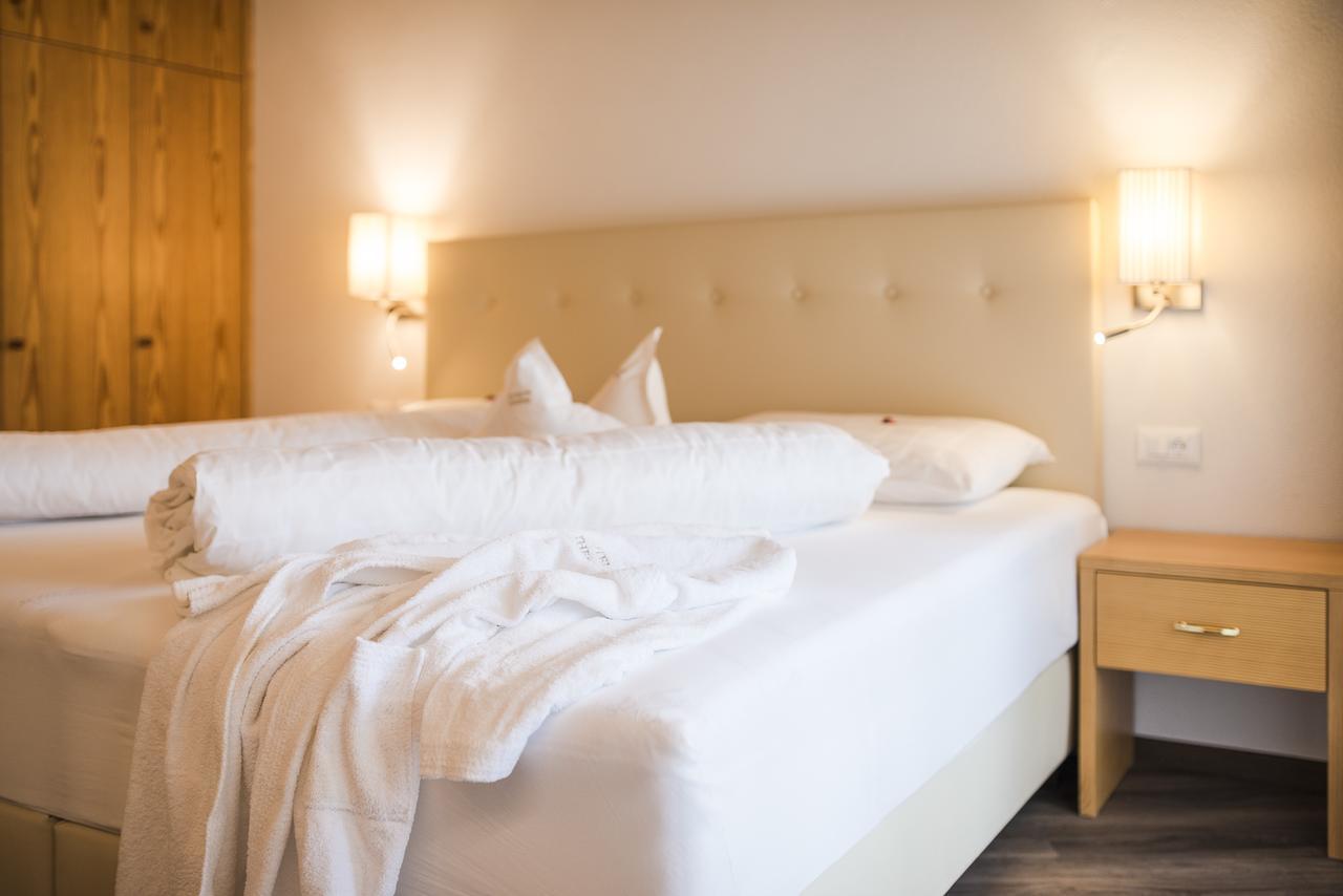 Hotel Theresia San Leonardo in Passiria Exterior photo
